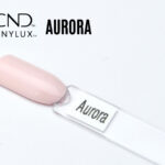 Capsule du vernis CND™ VINYLUX™ Aurora – rose poudré clair, finition laquée lumineuse, teinte nude élégante et naturelle.