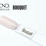 Capsule du vernis CND™ VINYLUX™ Bouquet – rose nude très clair, semi-opaque, finition laiteuse brillante.