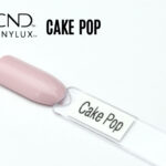 apsule du vernis CND™ VINYLUX™ Cake Pop – rose pastel poudré, opaque, finition crème brillante.
