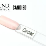 Capsule du vernis CND™ VINYLUX™ Candied – rose pastel semi-opaque au fini laiteux.