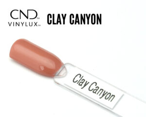 Capsule de présentation du vernis CND™ VINYLUX™ Clay Canyon, un beige terre cuite opaque au fini crème brillant, montrant fidèlement la couleur nude chaleureuse du vernis longue tenue.