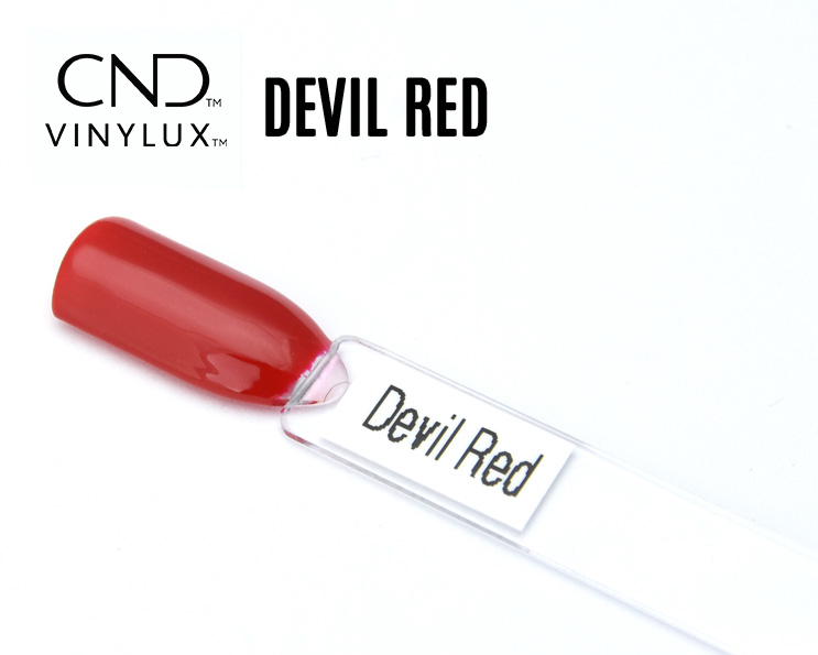Capsule de présentation du vernis CND™ VINYLUX™ Devil Red, un rouge chaud vif et lumineux, au fini crème parfaitement opaque et uniforme, illustrant fidèlement la couleur réelle du vernis.