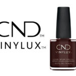 Flacon du vernis CND™ VINYLUX™ Fedora, présenté en bordeaux brun très foncé, finition crème opaque, format professionnel 15 ml.