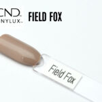 CND™ VINYLUX™ Field Fox – Vernis taupe nude beige froid, fini crème opaque, tenue 7 jours. Formule enrichie en kératine, vitamine E et huile de jojoba.