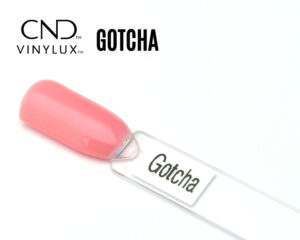 Capsule de présentation du vernis CND™ VINYLUX™ Gotcha, un rose bubblegum lumineux au fini crème opaque, uniforme et brillant, montrant fidèlement la couleur du vernis longue tenue.