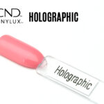 Capsule du vernis CND™ VINYLUX™ Holographic, un rose corail lumineux au fini crème opaque, uniforme et brillant, illustrant précisément la teinte.