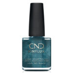 Bouteille de vernis vert irisé CND Vinylux Fern Flannel