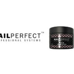 Fiber Gel NailPerfect Soft Pink – gel de construction transparent légèrement rosé, enrichi en fibres de verre et sans HEMA. Texture stable et lumineuse, idéale pour French naturelle et Baby Boomer.