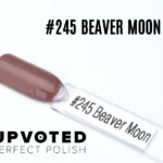 Capsule du vernis semi-permanent NailPerfect Upvoted #245 Beaver Moon, brun rosé chaud et élégant.