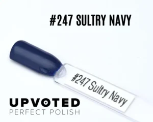 Capsule du vernis semi-permanent NailPerfect Upvoted #247 Sultry Navy, bleu marine profond et sophistiqué.