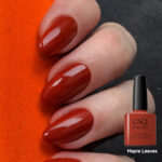 Vernis semi-permanent professionnel CND Shellac Maple Leaves terracotta brun chaud appliqué sur ongles avec flacon