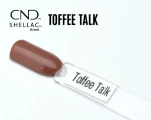 Le visuel montre la capsule du vernis CND™ Shellac Toffee Talk, teinte caramel doux au fini crème et brillant.