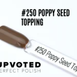 Capsule du vernis semi-permanent NailPerfect Upvoted #250 Poppy Seed Topping, brun taupe doux et élégant.