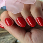 Vernis semi-permanent professionnel CND Shellac Devil Red rouge vif intense brillant