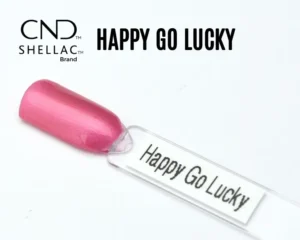 Le visuel montre la capsule du vernis CND™ Shellac Happy Go Lucky, rose vif irisé brillant et lumineux à la finition nacrée.
