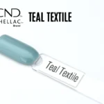 Capsule du vernis semi-permanent professionnel CND™ Shellac Teal Textile, bleu-vert nacré au fini brillant et métallisé.
