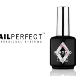 Flacon du Fiber in a Bottle NailPerfect Satin Pink (15 ml), design noir professionnel avec étiquette claire. Présenté sur fond neutre, il met en valeur la teinte rose satinée du gel et la mention « Fiber in a Bottle », symbole de renfort et qualité.