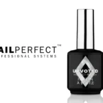 Flacon du Fiber in a Bottle NailPerfect Sparkling Lace (15 ml), design noir professionnel avec étiquette claire. Présenté sur fond neutre, il met en valeur la teinte blanche nacrée et la mention « Fiber in a Bottle », symbole de brillance et de qualité professionnelle.