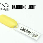 Vernis semi-permanent professionnel CND Shellac Catching Light jaune clair lumineux