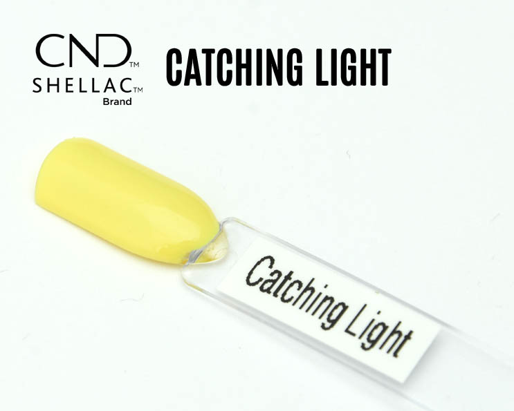 Vernis semi-permanent professionnel CND Shellac Catching Light jaune clair lumineux