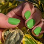 Vernis semi-permanent professionnel CND Shellac Meadow Glow vert vif lumineux brillant