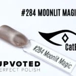 Capsule du vernis semi-permanent NailPerfect Upvoted Cat Eye #284 Moonlit Magic, taupe argenté doux aux reflets lumineux.