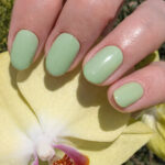 Vernis semi-permanent professionnel CND Shellac Magical Topiary vert pastel doux brillant