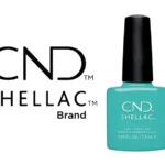 Vernis semi-permanent CND™ Shellac Oceanside (7,3 ml) – bleu turquoise vif et lumineux, inspiré des reflets océaniques. Tenue jusqu’à 3 semaines, brillance miroir, dépose douce. Disponible à 15,90 € sur RBBE.fr.