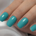 Vernis semi-permanent professionnel CND Shellac Oceanside bleu turquoise sur ongles