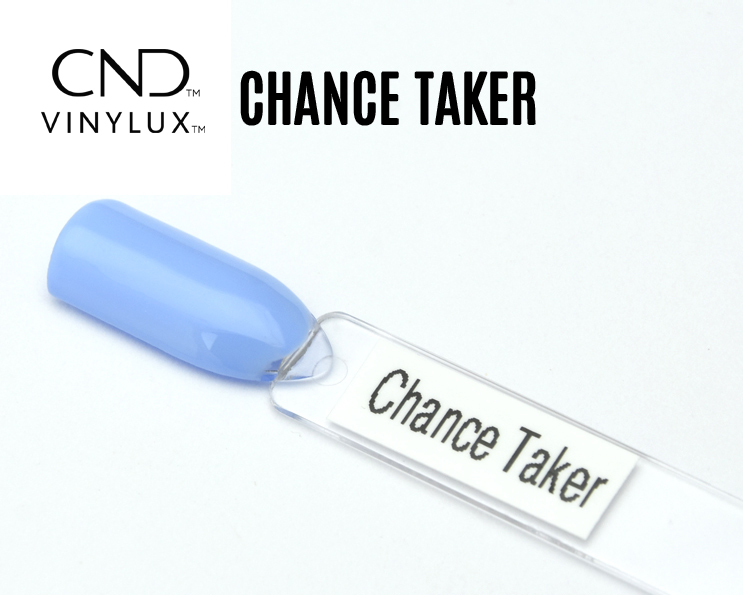 Capsule de vernis bleu pastel CND Vinylux Chance Taker  