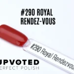 Capsule du vernis semi-permanent NailPerfect Upvoted #290 Royal Rendez-Vous, rouge royal chaud et élégant.