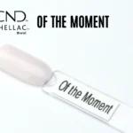 Le visuel montre la capsule du vernis CND™ Shellac Of the Moment, rose nude semi-opaque à la finition douce et homogène.