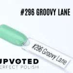 Capsule du vernis semi-permanent NailPerfect Upvoted #296 Groovy Lane, vert menthe doux et frais.