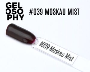 Capsule du vernis semi-permanent AstonishingNails Gelosophy #039 Moskau Mist, un bordeaux foncé profond et élégant.
