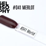 Capsule du vernis semi-permanent AstonishingNails Gelosophy #041 Merlot, un bordeaux sombre intense et élégant