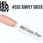Capsule du vernis semi-permanent AstonishingNails Gelosophy #050 Simply Sheer, un beige rosé transparent et naturel