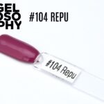 apsule du vernis semi-permanent AstonishingNails Gelosophy #104 Repu, un rose framboise profond et brillant.
