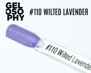 Capsule d’échantillon du vernis permanent AstonishingNails Gelosophy #110 Wilted Lavender, montrant une teinte lavande pastel brillante sur fond blanc.