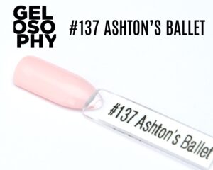apsule de présentation du vernis permanent AstonishingNails Gelosophy #137 Ashton’s Ballet, rose poudré clair et brillant.