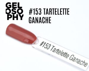 apsule du vernis semi-permanent AstonishingNails Gelosophy #153 Tartelette Ganache, un brun rosé chaud et brillant.