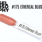 Capsule du vernis semi-permanent AstonishingNails Gelosophy #175 Ethereal Blush, un rose pêche doux et brillant.