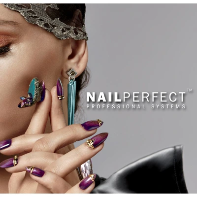 NailPerfect est une marque internationale spécialisée dans l’onglerie professionnelle, reconnue pour la qualité et la fiabilité de ses produits. Dédiée aux stylistes ongulaires comme aux passionnés de beauté, la marque propose des gammes complètes pour la pose d’ongles, le renforcement, le soin et la décoration, afin de répondre à toutes les envies