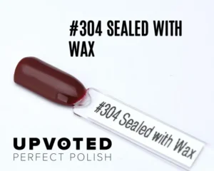 Capsule du vernis semi-permanent NailPerfect Upvoted #304 Sealed With Wax, un rouge brun profond et brillant.