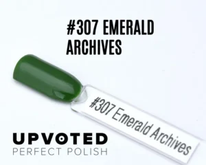 Capsule du vernis semi-permanent NailPerfect Upvoted #307 Emerald Archives, un vert émeraude profond et brillant.