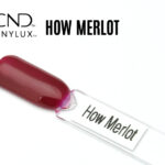 Capsule du vernis CND™ VINYLUX™ How Merlot, un bordeaux profond au fini brillant opaque, avec un léger voile nacré pour un rendu intense et élégant.