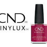 Flacon du vernis longue tenue CND™ VINYLUX™ How Merlot, présenté en bordeaux profond, finition brillante opaque, format 15 ml professionnel.