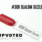 Capsule du vernis semi-permanent NailPerfect Upvoted #309 Slalom Sizzle, un rouge pur classique d’hiver.