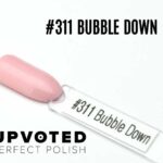 Capsule du vernis semi-permanent NailPerfect Upvoted #311 Bubble Down, un rose pastel très pâle, doux et légèrement laiteux.
