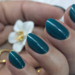 Manucure bleu vert NailPerfect Upvoted 317 Under Vines vernis semi permanent ongles élégants