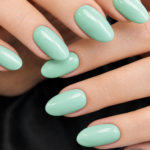 Ongles CND Shellac Iguana – manucure vert d’eau pastel brillante
